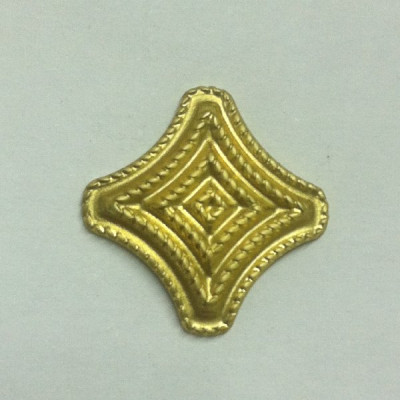 AC LATÃO QUADRADO PONTAS ESTRELA S/ FURO