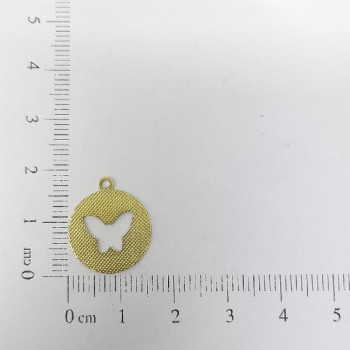 AC LATÃO REDONDO BORBOLETA VZD TXT 18MM 1ARG