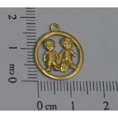 AC LATÃO REDONDO 18MM 2 MENINOS VZD 1 ARG