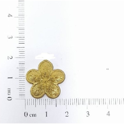 AC LATÃO FLOR M TXT BORDA LISA