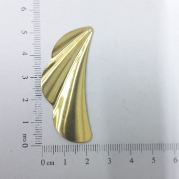 AC LATÃO ASA MARTELADA DIREITA COM FURO