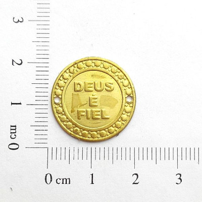 AC LATÃO MEDALHA DEUS É FIEL RESINA 2 FUROS
