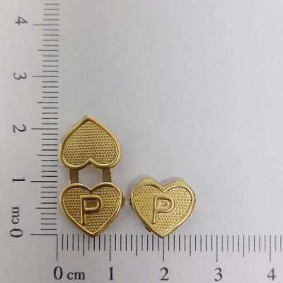 AC LATÃO CORAÇÃO 11MM DUPLO PASSANTE LETRA P