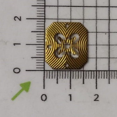 AC LATÃO QUADRADO RISCOS CHATÃO SS20 3 FUROS