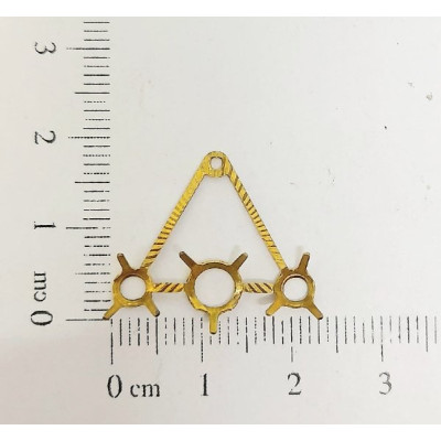 AC LATÃO TRIANGULO 3 CHATÕES BORDA RISCADA