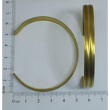 AC LATÃO BRACELETE REDONDO MEIO TXT 2 FUROS