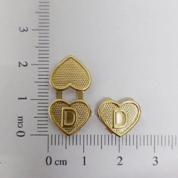 AC LATÃO CORAÇÃO 11MM DUPLO PASSANTE LETRA D
