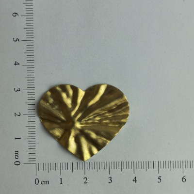 AC LATÃO CORAÇÃO G 30MM AMASSADO S/ ARG