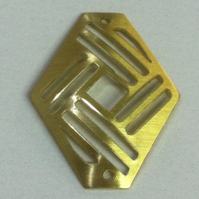 AC LATÃO HEXAGONO LISO LINHAS VZD 2 FUROS