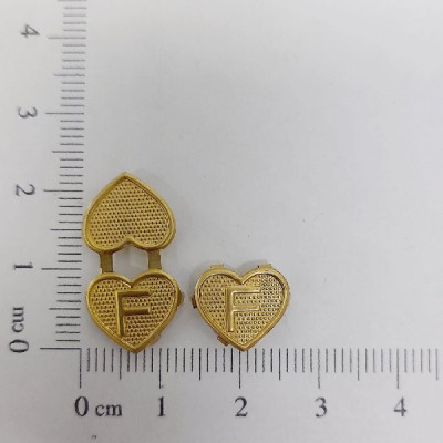 AC LATÃO CORAÇÃO 11MM DUPLO PASSANTE LETRA F