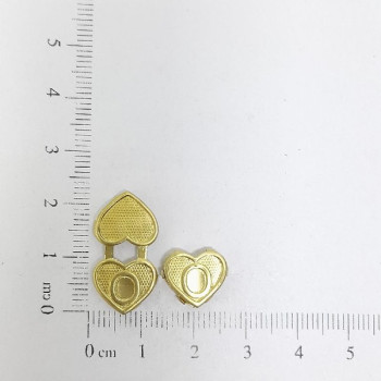 AC LATÃO CORAÇÃO 11MM DUPLO PASSANTE LETRA O