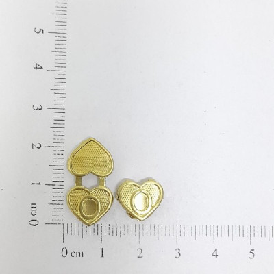 AC LATÃO CORAÇÃO 11MM DUPLO PASSANTE LETRA O