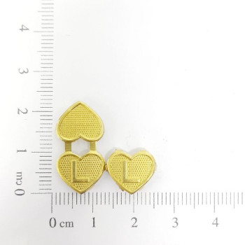AC LATÃO CORAÇÃO 11MM DUPLO PASSANTE LETRA L