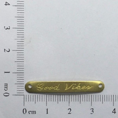 AC LATÃO PLAQUINHA GOOD VIBES 2 FUROS